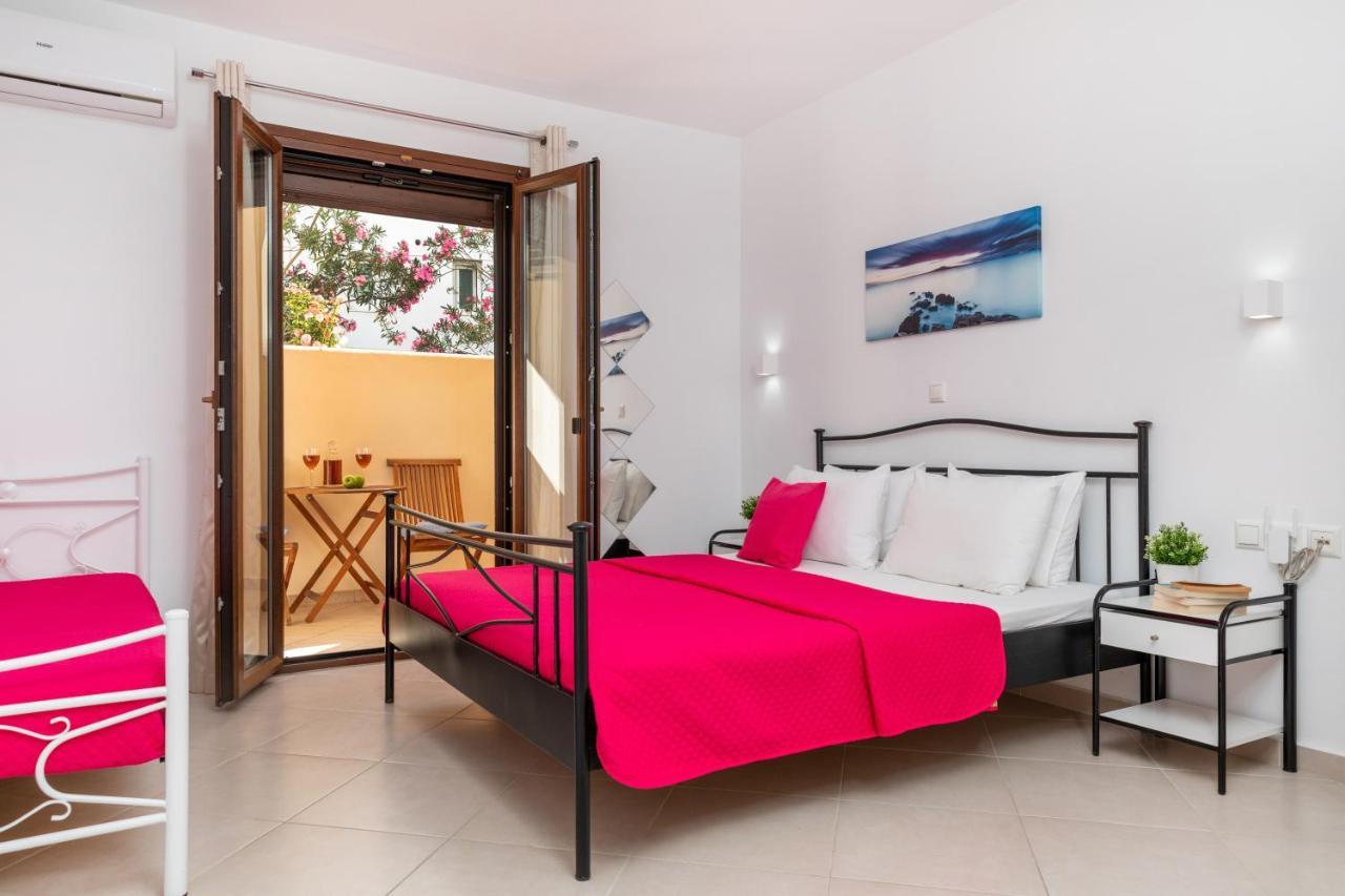 Naxos Diamond Studios Apartments Naxos City Екстер'єр фото